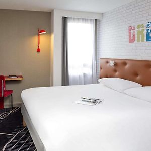 2 Adjacent Rooms